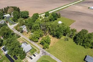 501 N State St, Bellflower, IL 62174 - Photo 2