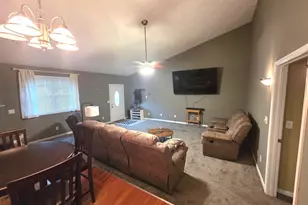 201 E Cleveland St, Heyworth, IL 61745 - Photo 10