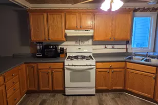 201 E Cleveland St, Heyworth, IL 61745 - Photo 6