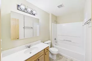 917 Silverstone Dr, Carpentersville, IL 60110 - Photo 26