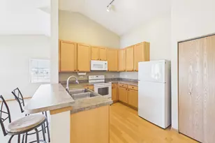 917 Silverstone Dr, Carpentersville, IL 60110 - Photo 12