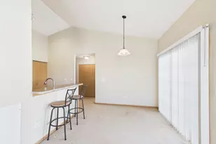 917 Silverstone Dr, Carpentersville, IL 60110 - Photo 10