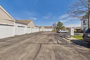 917 Silverstone Dr, Carpentersville, IL 60110 - Photo 32