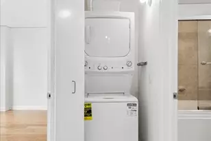 201 N Westshore Dr, Chicago, IL 60601 - Photo 20