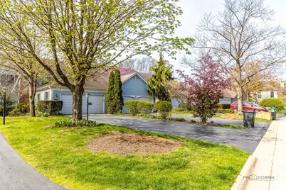 851 Sutton Court, Lincolnshire, IL 60069 - Photo 2