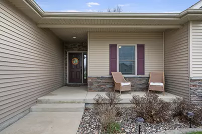 510 Pinehurst Drive, Eldridge, IA 52748 - Photo 4
