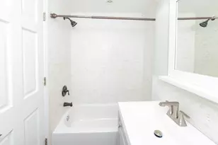 1122 W Addison St, Chicago, IL 60613 - Photo 10