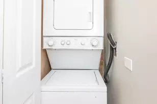 1122 W Addison St, Chicago, IL 60613 - Photo 12