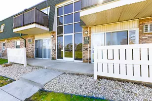 8431 W 99th Terrace, Palos Hills, IL 60465 - Photo 1