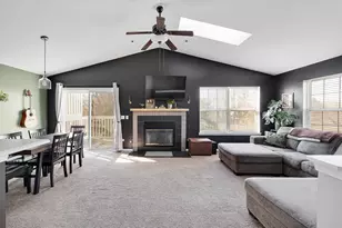 1002 Castleshire Dr, Woodstock, IL 60098 - Photo 6