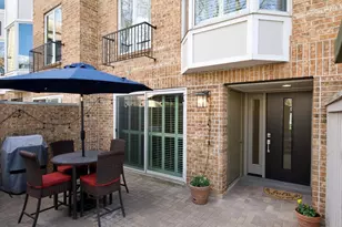 110 Bishop Quarter Ln, Oak Park, IL 60302 - Photo 4