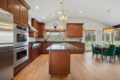 9249 Kildare Avenue, Skokie, IL 60077 - Photo 4