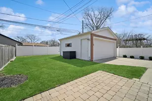 9249 Kildare Ave, Skokie, IL 60077 - Photo 14
