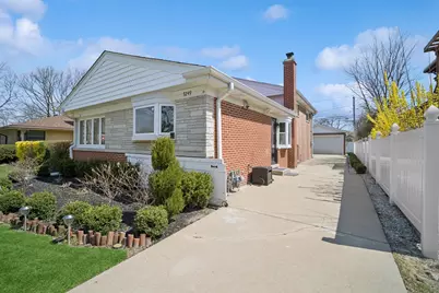9249 Kildare Avenue, Skokie, IL 60077 - Photo 2