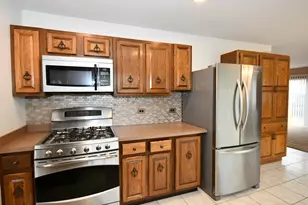 358 Thistle Dr, Bolingbrook, IL 60490 - Photo 4