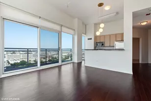 757 N Orleans St, Chicago, IL 60654 - Photo 4