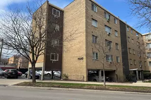 7320 N Rogers Ave, Chicago, IL 60626 - Photo 1