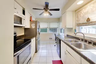 458 W Alma St, Elmhurst, IL 60126 - Photo 2