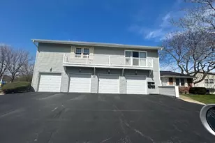 185 College Dr, Bloomingdale, IL 60108 - Photo 2