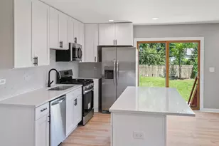 118 Windsor Ln, Glendale Heights, IL 60139 - Photo 2