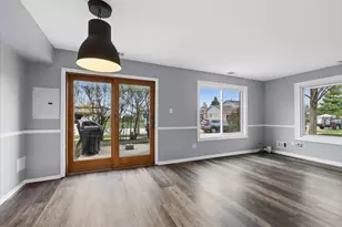 9239 Hartwood Ct, Orland Park, IL 60462 - Photo 4