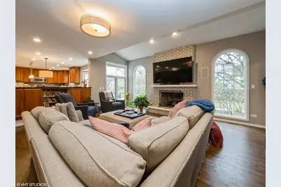 445 Blue Ash Drive, Buffalo Grove, IL 60089 - Photo 6