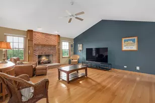 45 S Driveway, Glen Ellyn, IL 60137 - Photo 6