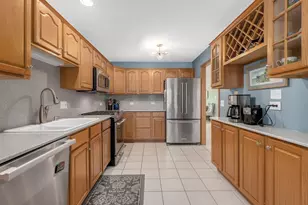 45 S Driveway, Glen Ellyn, IL 60137 - Photo 10