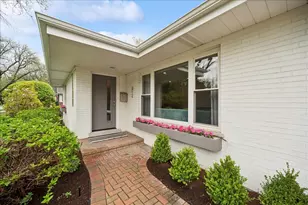 912 Hunter Rd, Wilmette, IL 60091 - Photo 2