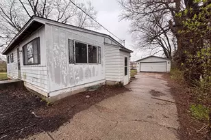 619 Pershing Ave, Machesney Park, IL 61115 - Photo 2