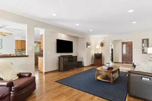 897 W Kelly Ann Dr, Palatine, IL 60067 - Photo 6