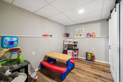 18508 W Woodland Terrace, Gurnee, IL 60031 - Photo 12