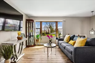 18508 W Woodland Terrace, Gurnee, IL 60031 - Photo 2