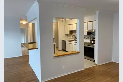 1605 E Central Road #410B, Arlington Heights, IL 60005 - Photo 2