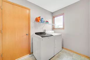683 Sandburg Dr, Manteno, IL 60950 - Photo 8