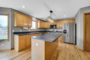683 Sandburg Dr, Manteno, IL 60950 - Photo 4