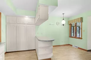 2101 N Center St, Crest Hill, IL 60403 - Photo 14