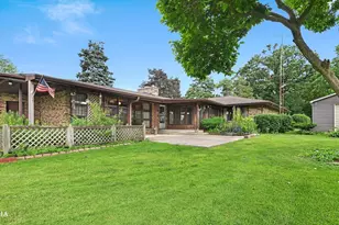 2101 N Center St, Crest Hill, IL 60403 - Photo 2