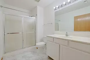 881 N Swift Rd, Addison, IL 60101 - Photo 18