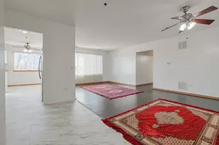 881 N Swift Rd, Addison, IL 60101 - Photo 8