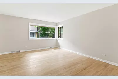 614 S Milwaukee Avenue #E, Libertyville, IL 60048 - Photo 6