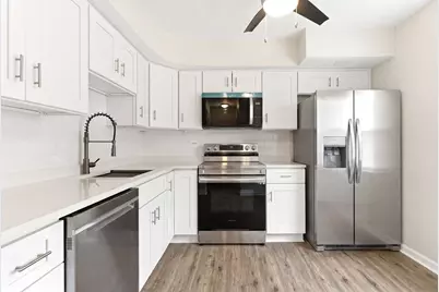 614 S Milwaukee Avenue #E, Libertyville, IL 60048 - Photo 2