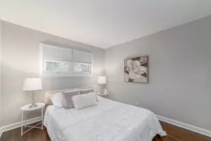 21W021 Marlborough Ln, Lombard, IL 60148 - Photo 16