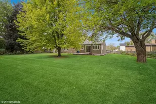 1720 Longvalley Rd, Glenview, IL 60025 - Photo 10