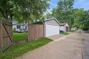 892 Manchester Course, Geneva, IL 60134 - Photo 20