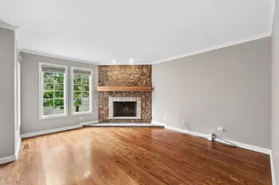299 Arbor Glen Blvd, Schaumburg, IL 60195 - Photo 8