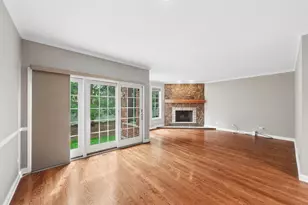 299 Arbor Glen Blvd, Schaumburg, IL 60195 - Photo 6