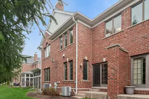 299 Arbor Glen Blvd, Schaumburg, IL 60195 - Photo 2