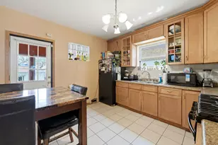 3135 N Kilbourn Ave, Chicago, IL 60641 - Photo 8