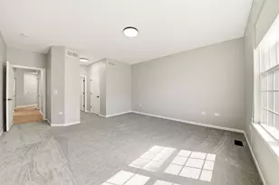 910 Oak Ridge Blvd, Elgin, IL 60120 - Photo 12